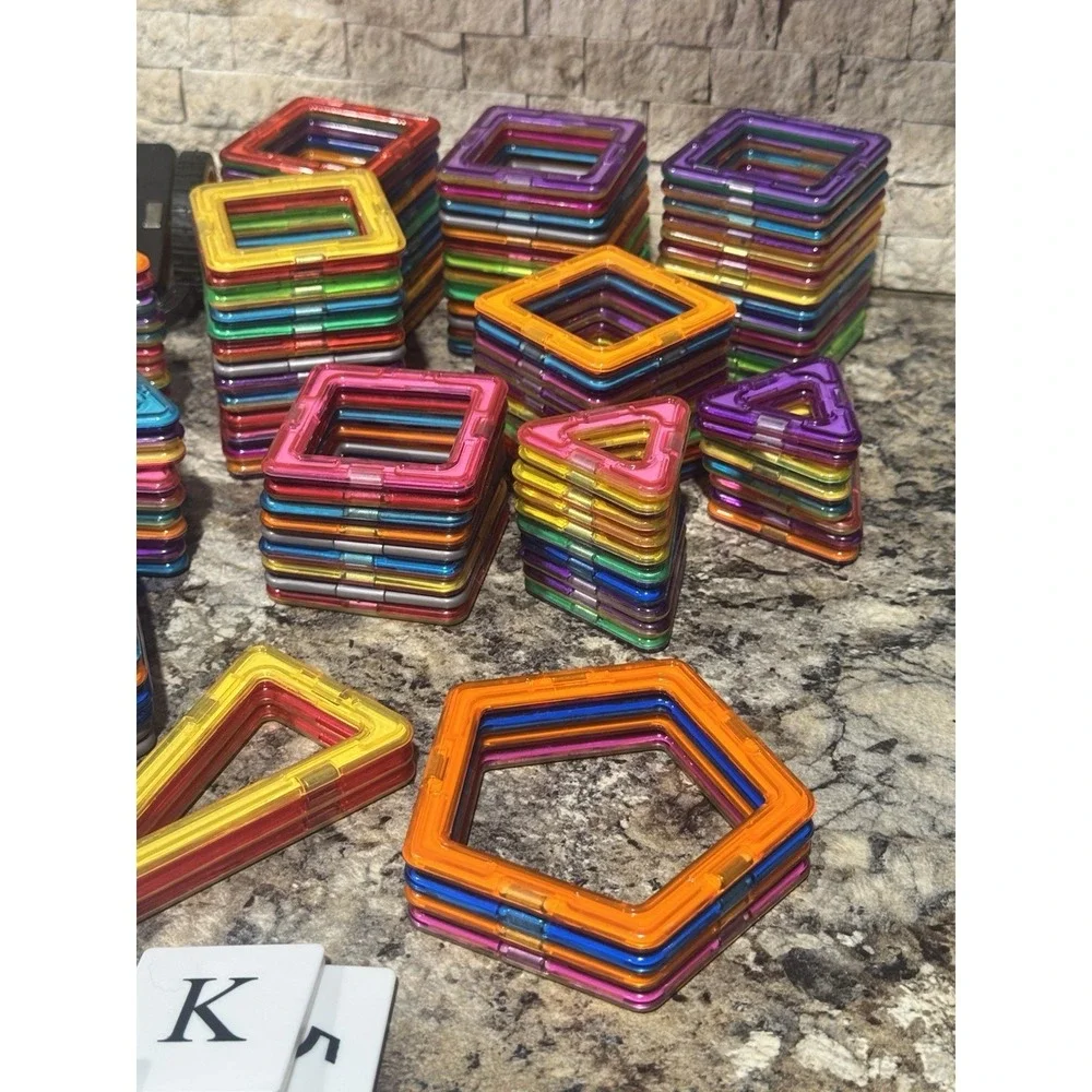 Magformers Magnetic Building Tiles Blocks Lot of 166 Assorted Colors & Shapes